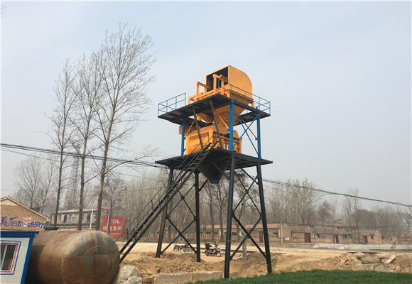 民權縣HZS90混凝土攪拌站安裝現(xiàn)場